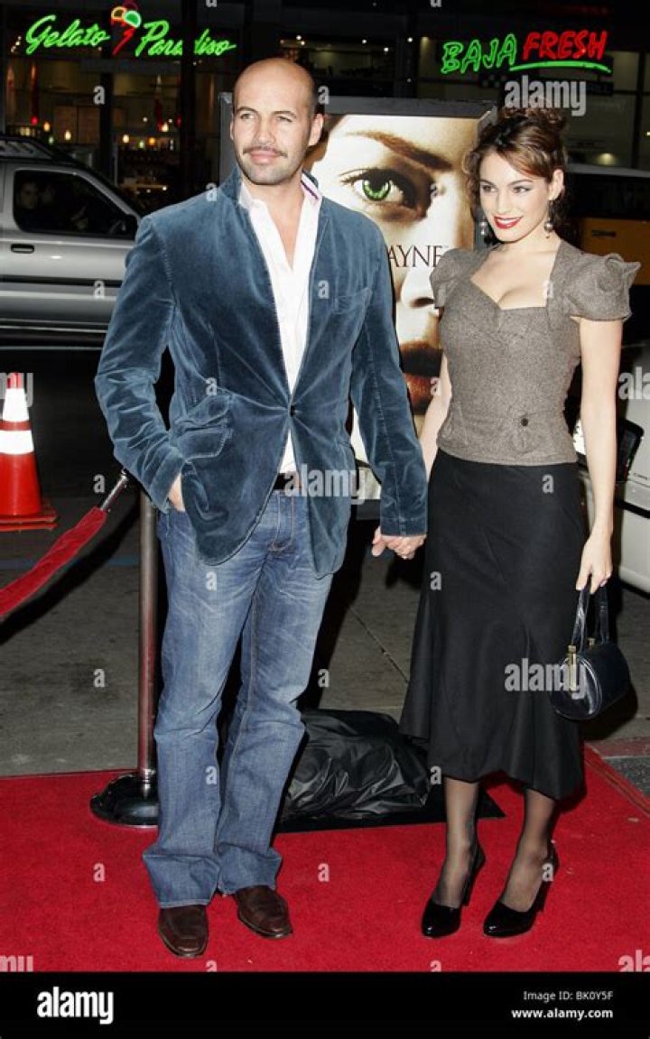 How tall is Billy Zane