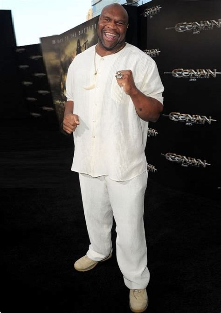 How tall is Bob Sapp