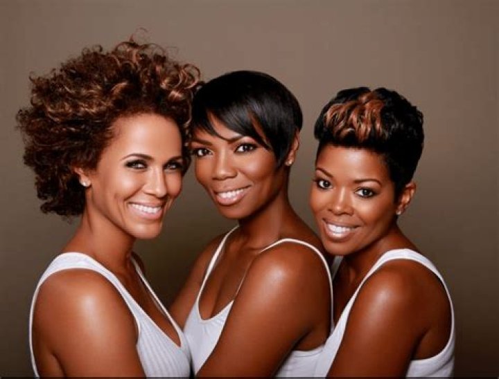 How tall is Nicole Ari Parker