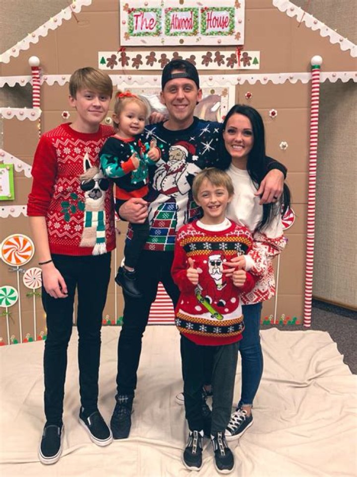 How tall is Roman Atwood