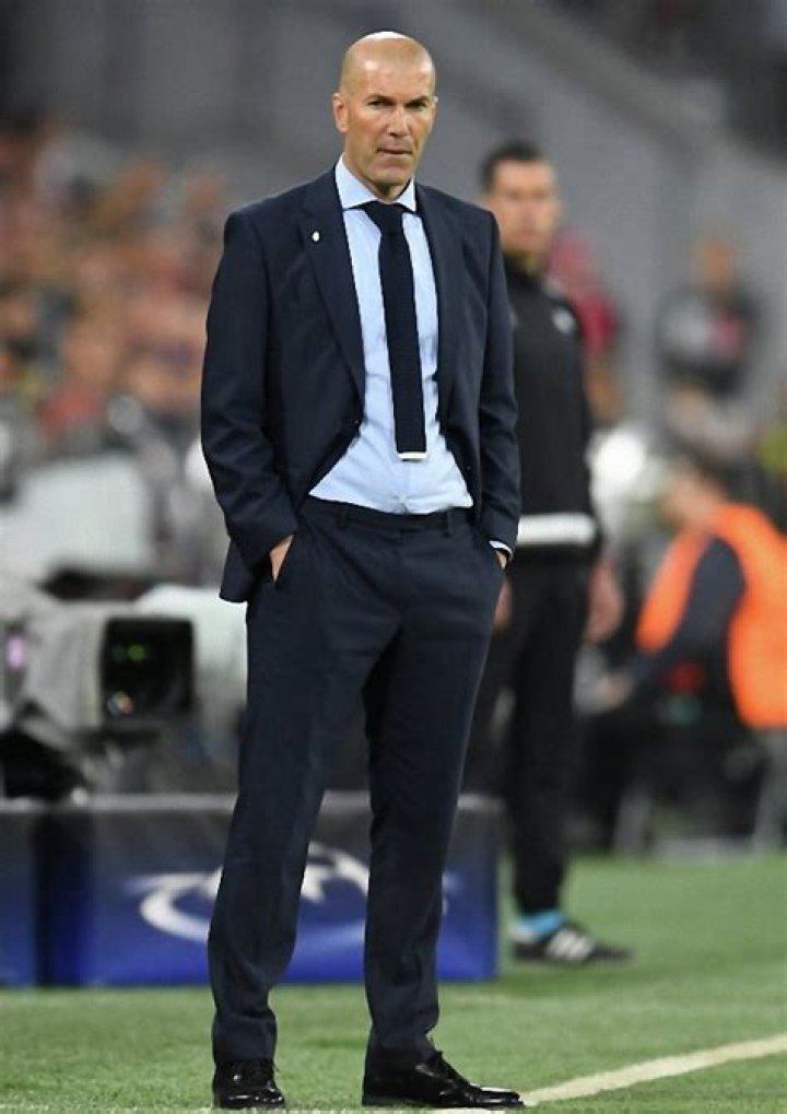 How tall is Zinedine Zidane